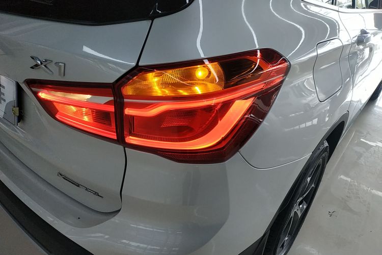 宝马X1 2016款 sDrive18Li 豪华型车身外观9