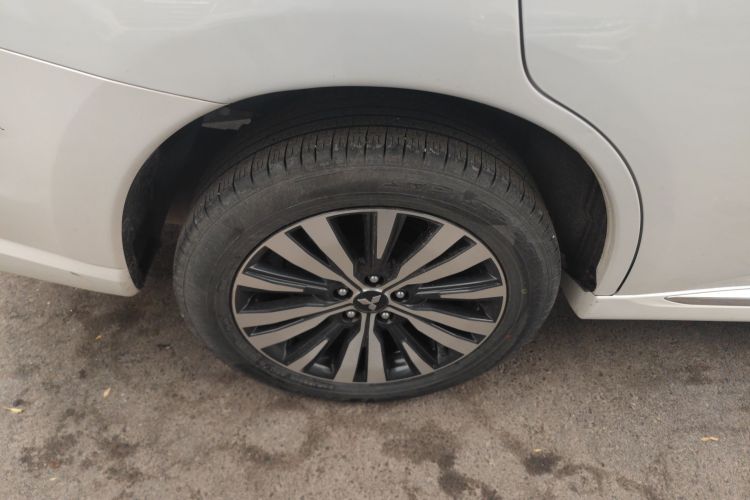 三菱 欧蓝德 2021款 改款 2.0L 两驱畅行版 5座车身外观6008