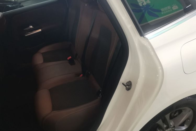 奔驰B级 2021款 B 180 时尚型中控内饰7004