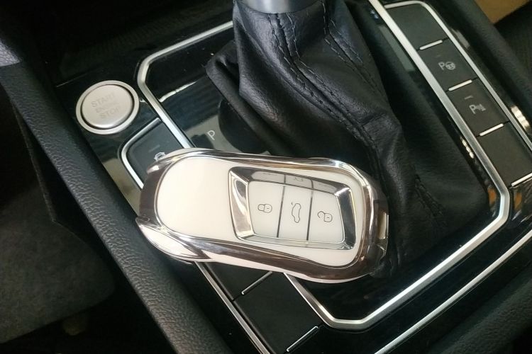 一汽-大众CC 2023款 380TSI 夺目版中控内饰7001