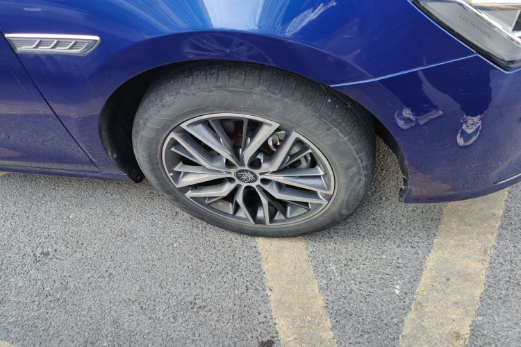 比亚迪 秦PLUS 2021款 DM-i 120KM 旗舰型车身外观10