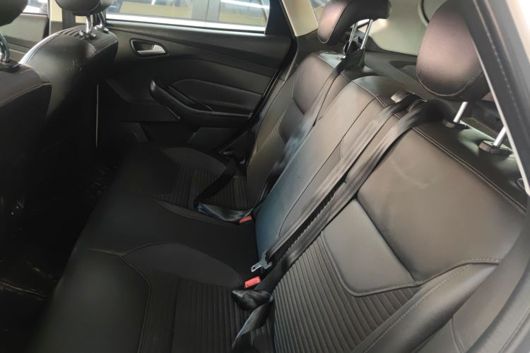 福特 福克斯 2015款 两厢 EcoBoost 125 自动超能风尚型中控内饰21