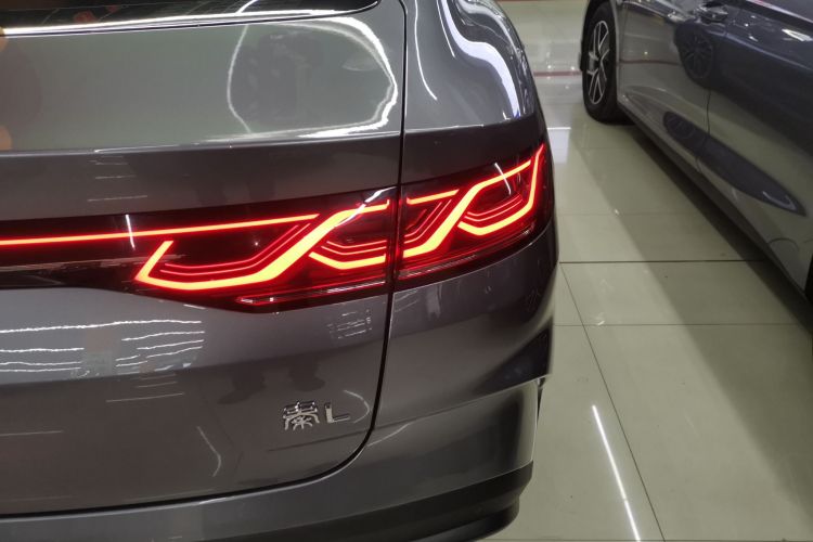 比亚迪 秦L 2024款 DM-i 120KM卓越型车身外观9