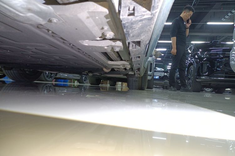 鸿蒙智行 智界R7 2025款 增程 251km Max局部细节9002