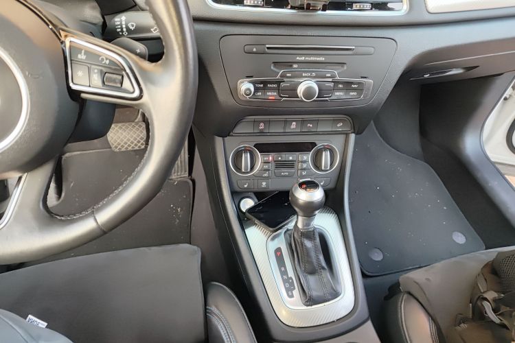 奥迪Q3 2018款 30周年年型 35 TFSI 运动型局部细节18