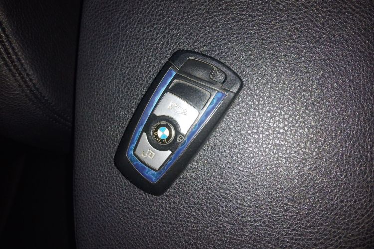 宝马3系GT 2017款 320i M运动型中控内饰11