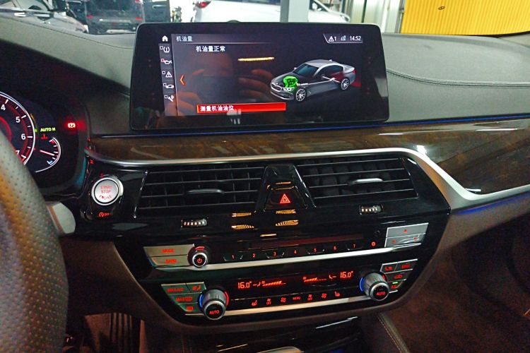 宝马5系 2018款 525Li 豪华套装中控内饰16