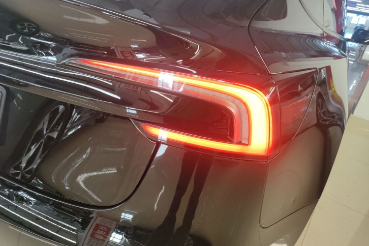 特斯拉 Model 3 2023款 长续航全轮驱动版车身外观6006