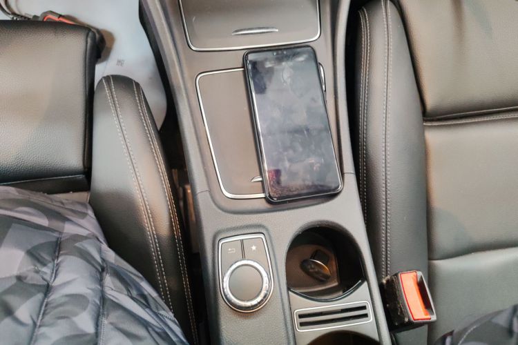 奔驰CLA 2018款 CLA 200 动感型中控内饰18