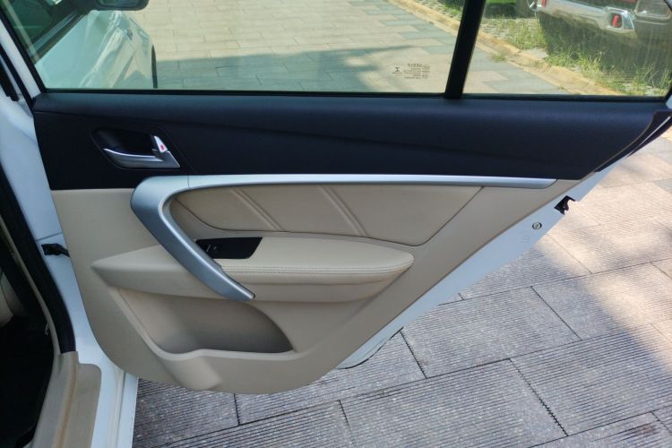 吉利汽车 帝豪 2017款 三厢百万款 1.5L 手动豪华型中控内饰7006