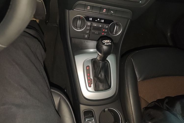 奥迪Q3 2018款 30周年年型 30 TFSI 时尚型中控内饰18