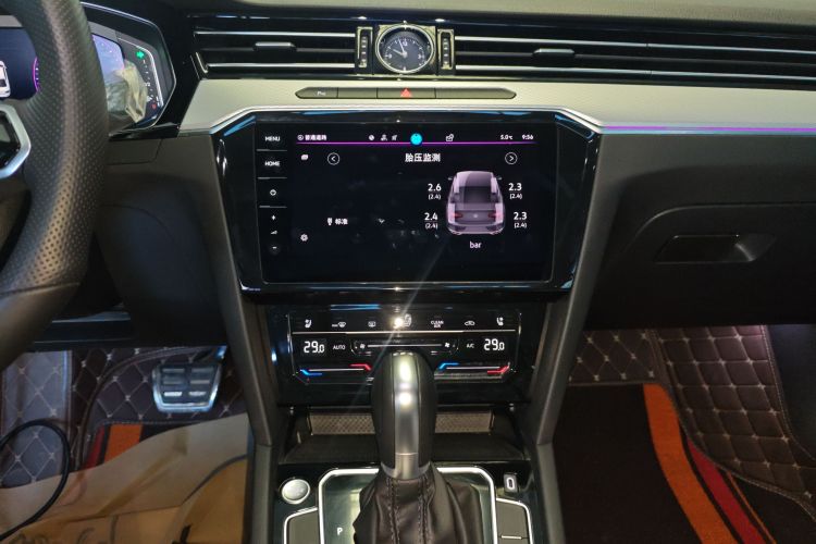 大众 迈腾 2023款 200万辆纪念版 330TSI DSG豪华型中控内饰16