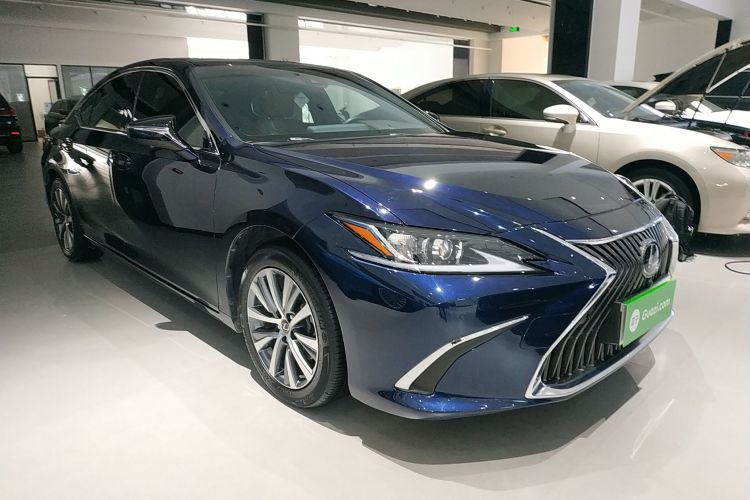 雷克萨斯ES 2020款 200 豪华版车身外观3