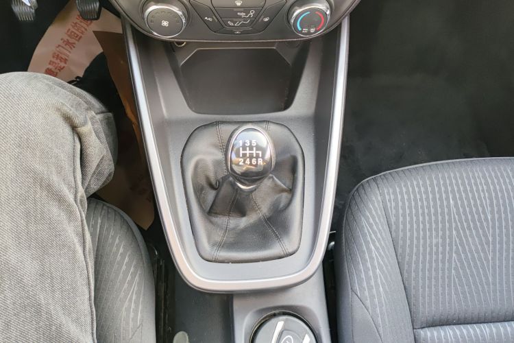 福特 福睿斯 2019款 改款 1.5L 手动质享型 国VI中控内饰18