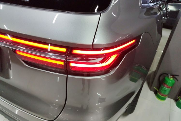 理想汽车 理想ONE 2020款 增程6座版车身外观9