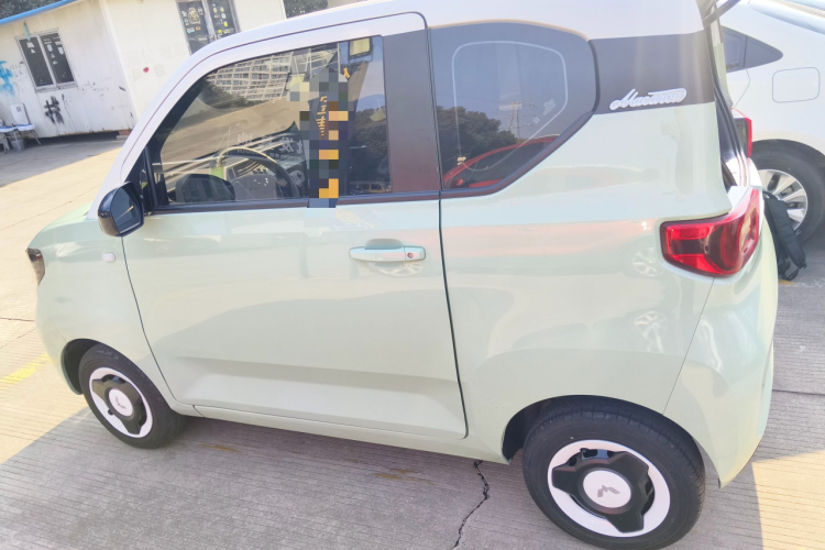 五菱汽车 宏光MINIEV 2021款 马卡龙臻享款 磷酸铁锂车身外观4