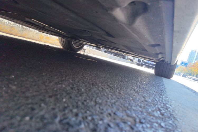 宝马5系 2017款 525Li 豪华设计套装局部细节9004