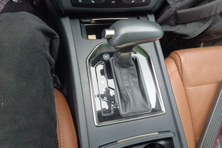 红旗H7 2021款 1.8T 舒适版中控内饰18