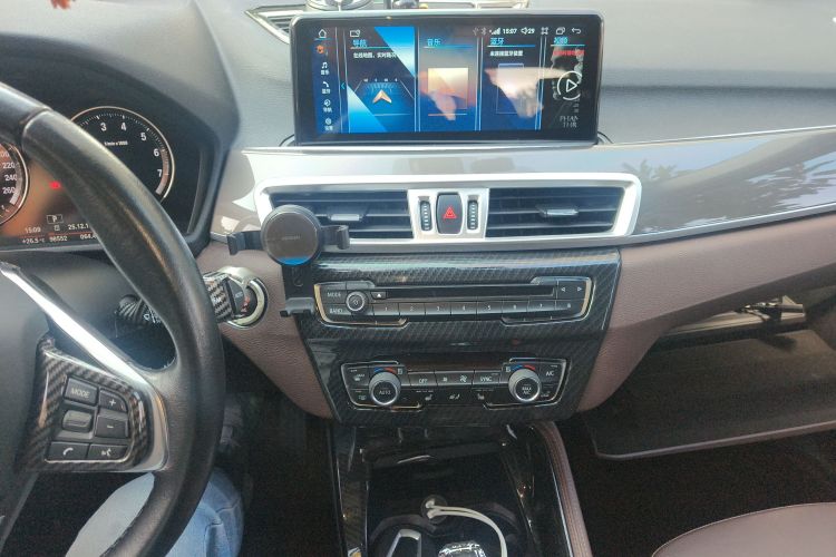 宝马X1 2018款 xDrive20Li 尊享型中控内饰16