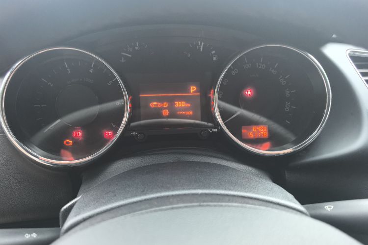 标致3008 2013款 1.6THP 自动至尚版局部细节14