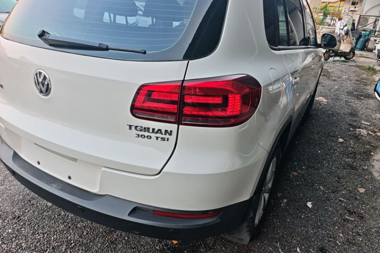 大众 途观 2016款 300TSI 自动两驱舒适版车身外观9