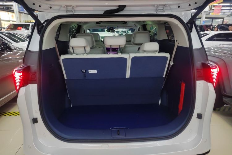 别克GL8新能源 2024款  陆尊 奢享版 7座机舱底盘23