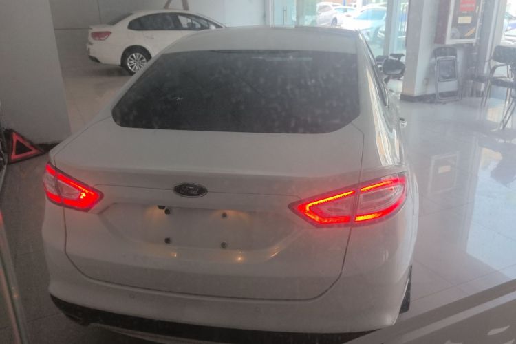 福特 蒙迪欧 2013款 2.0L GTDi200时尚型车身外观6