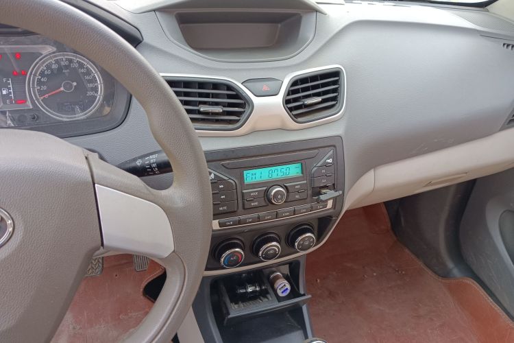 一汽 夏利N5 2014款 1.0L 手动舒适型中控内饰16