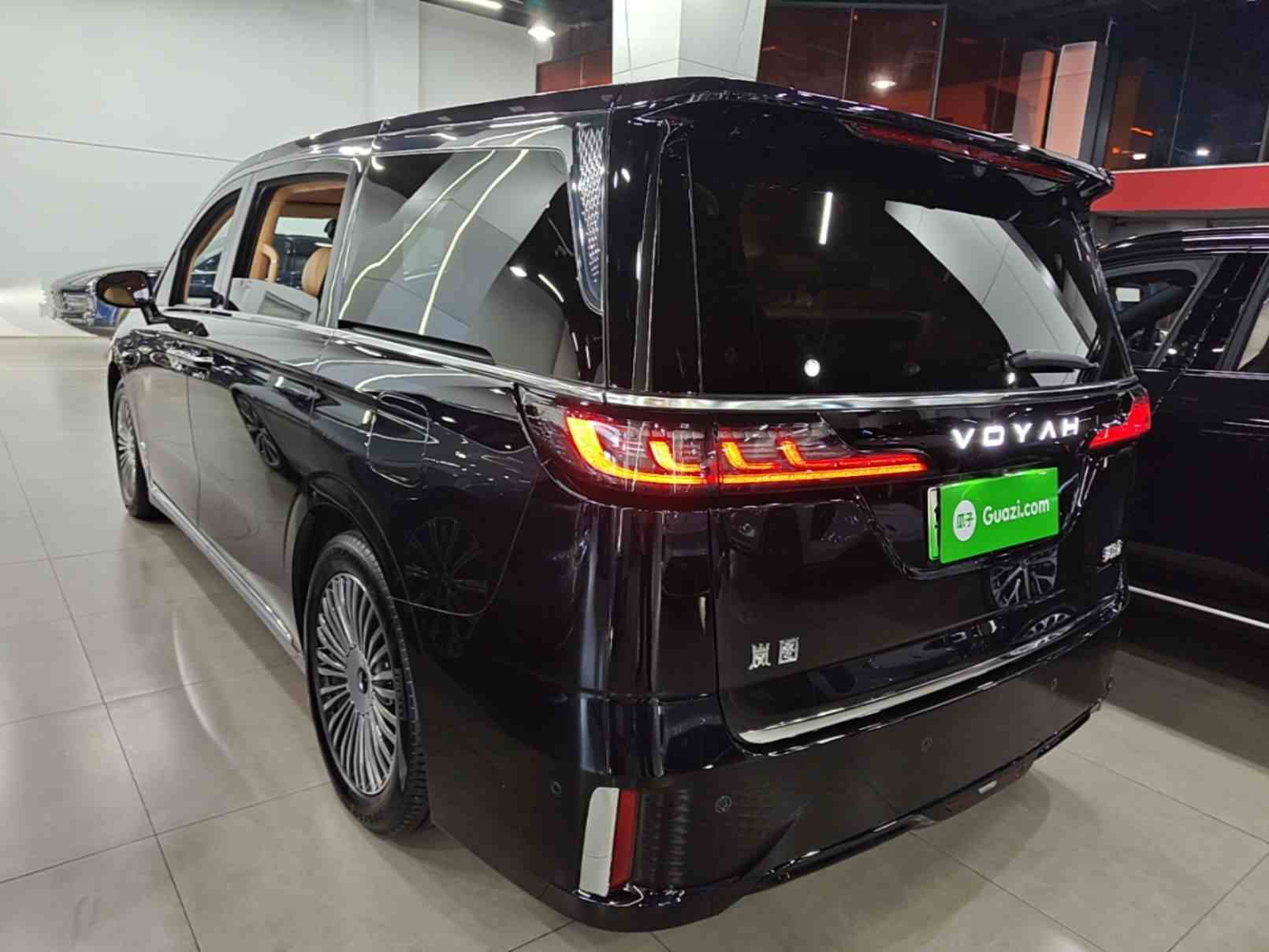 岚图汽车 岚图梦想家 2025款 PHEV 四驱旗舰乾崑版(3)
