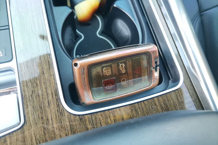 路虎 揽胜运动版新能源 2019款  P400e SE中控内饰11