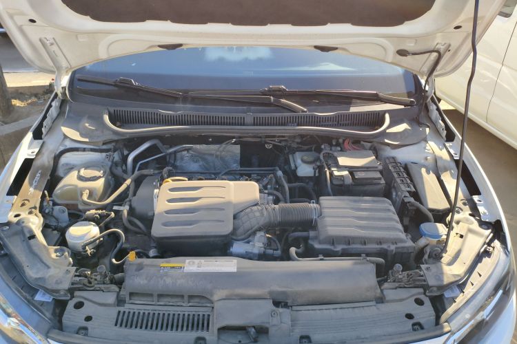 大众 Polo 2019款 Plus 1.5L 自动全景乐享版机舱底盘24