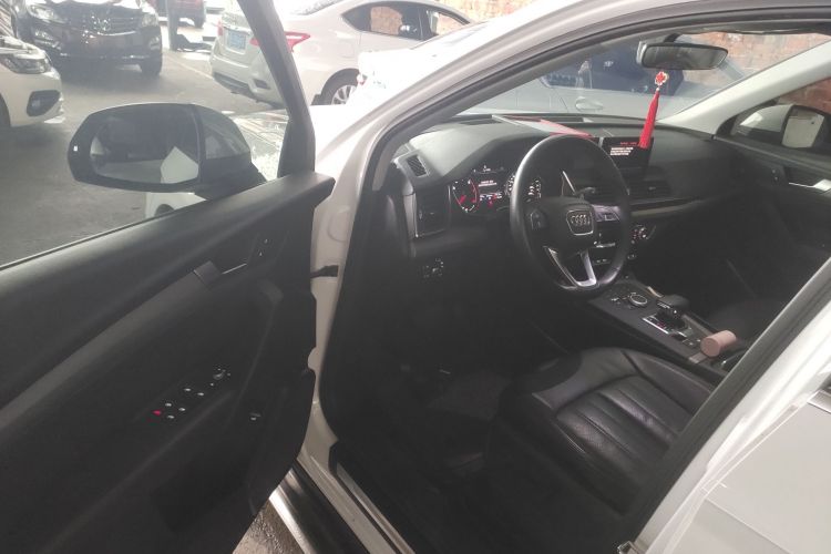 奥迪Q5L 2018款 40 TFSI 荣享进取型 国V中控内饰20