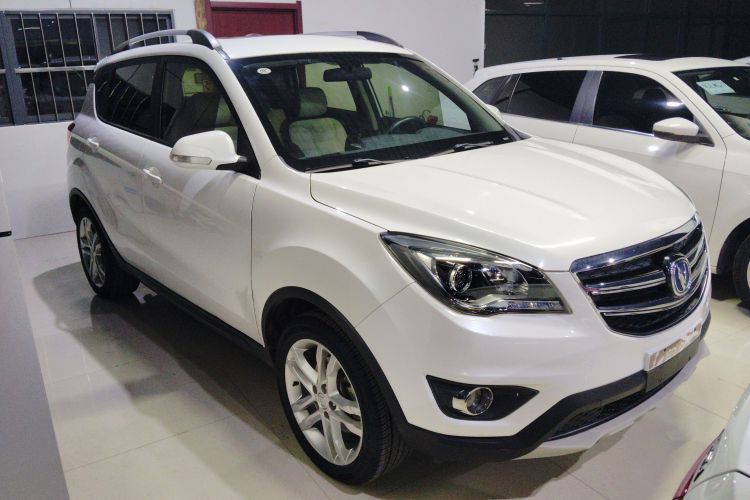 长安CS35 2017款 1.6L 手动豪华型车身外观6002