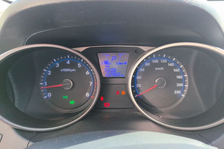 北京现代ix35 2013款 2.0L 自动两驱智能型GLS 国IV中控内饰14