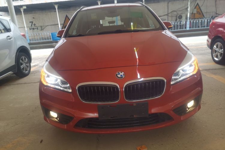 宝马2系旅行车 2016款 218i 运动设计套装车身外观2