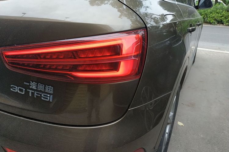 奥迪Q3 2018款 30周年年型 30 TFSI 时尚型车身外观9