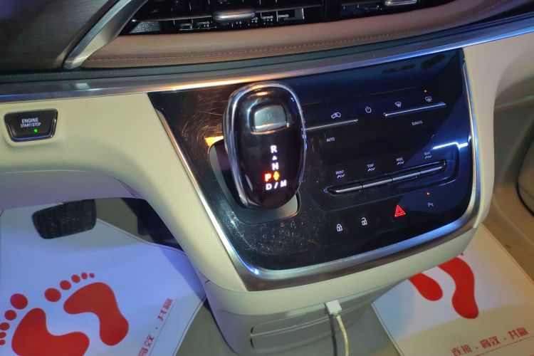 别克GL8 2022款 陆上公务舱 652T 豪华型中控内饰18