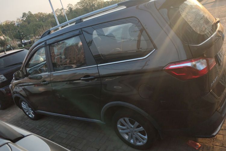 北汽昌河M70 2017款 1.5L 手动航空舱车身外观4