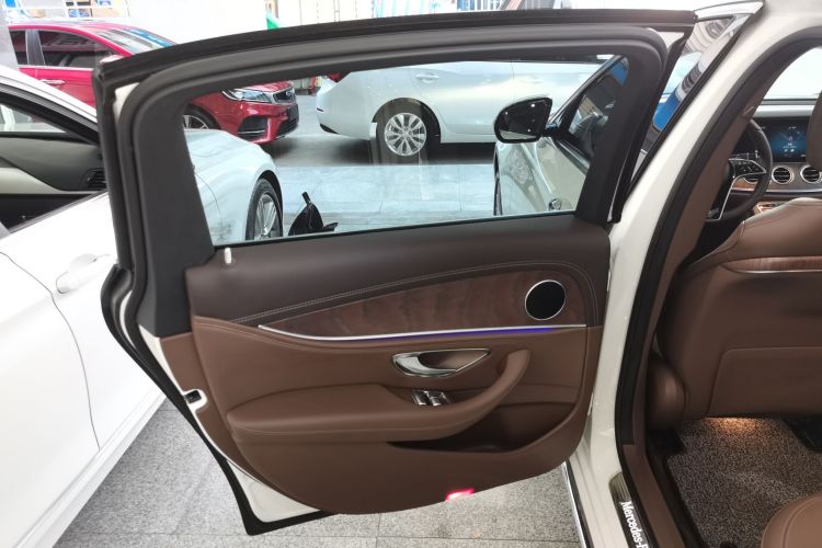 奔驰E级 2023款 E 260 L中控内饰7005