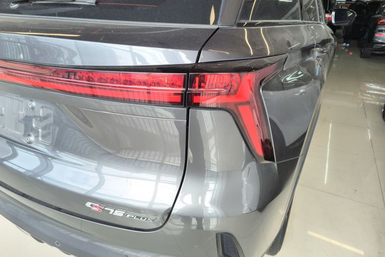 长安CS75 PLUS 2022款 第二代 1.5T 自动尊享型车身外观9