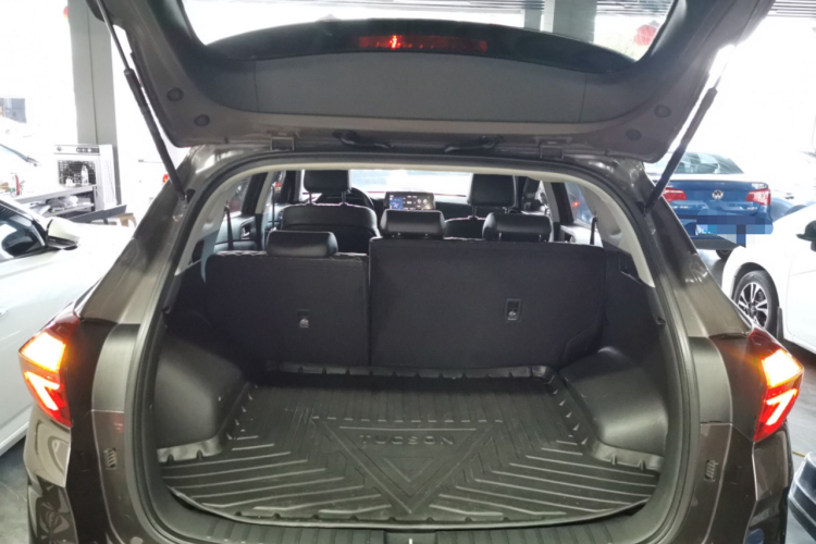 现代 途胜 2019款 280TGDi 双离合两驱智联版 国V中控内饰23