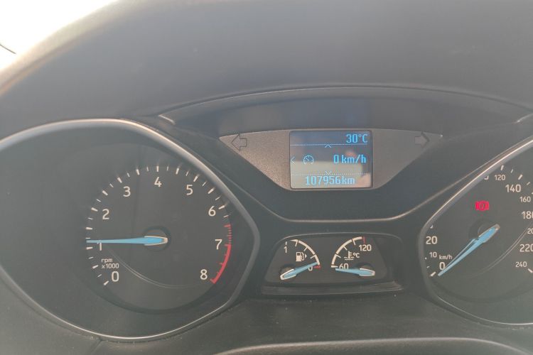 福特 福克斯 2017款 三厢 1.6L 手动风尚型智行版中控内饰15