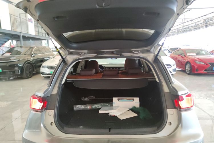 雷克萨斯CT 2017款 CT200h 精英版 单色 国VI机舱底盘23