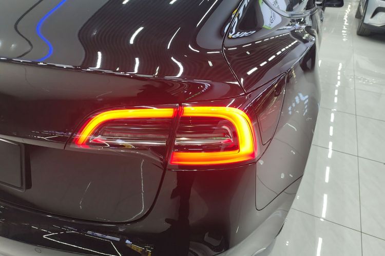 特斯拉 Model 3 2022款 后轮驱动版车身外观9