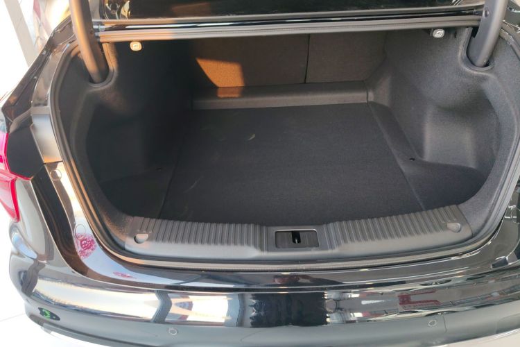 红旗H5 2025款 2.0T 自动旗领版机舱底盘23