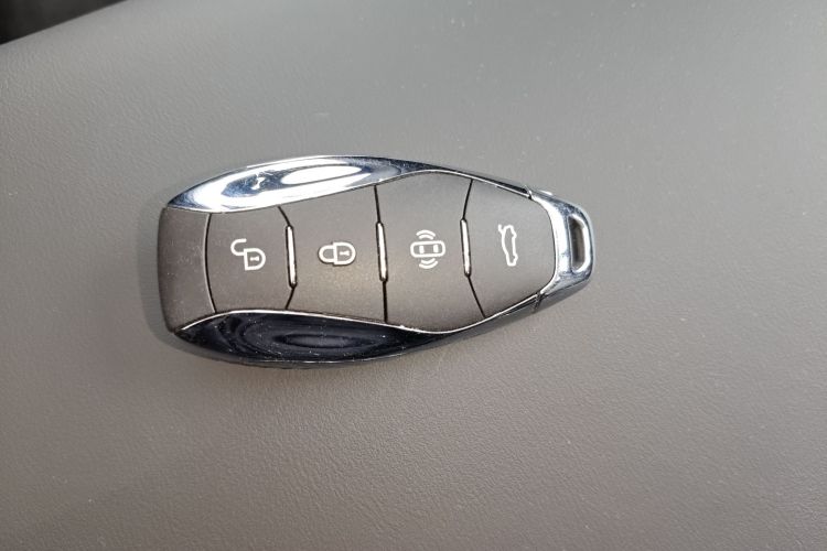 红旗EH7 2025款 640 四驱 智选版中控内饰7001