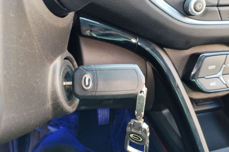 广汽传祺 传祺GS4 2016款 235T 手动豪华版中控内饰11