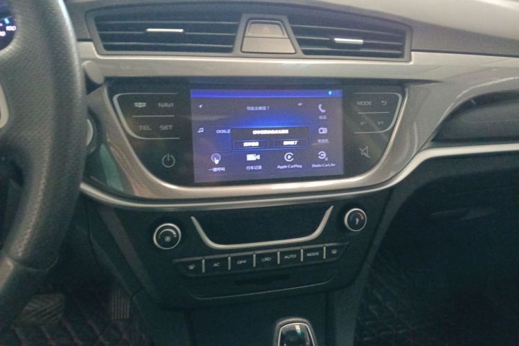 吉利汽车 帝豪 2017款 三厢百万款 1.5L CVT向上版中控内饰16