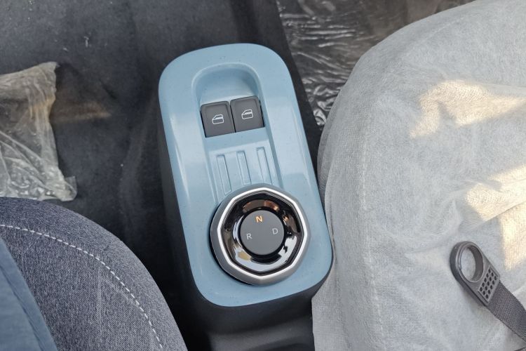 吉利银河 2024款 熊猫mini 200km 耐力熊中控内饰18