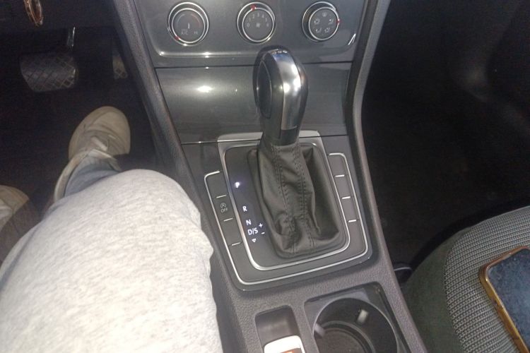 大众 高尔夫 2019款 280TSI DSG舒适型 国VI中控内饰18